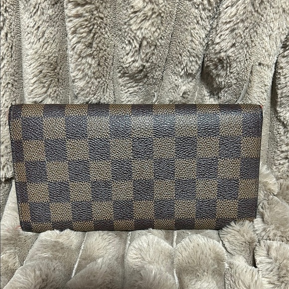 Louis Vuitton Brown and Black Wallet with Iconic Damier Pattern - Picture 2 of 9